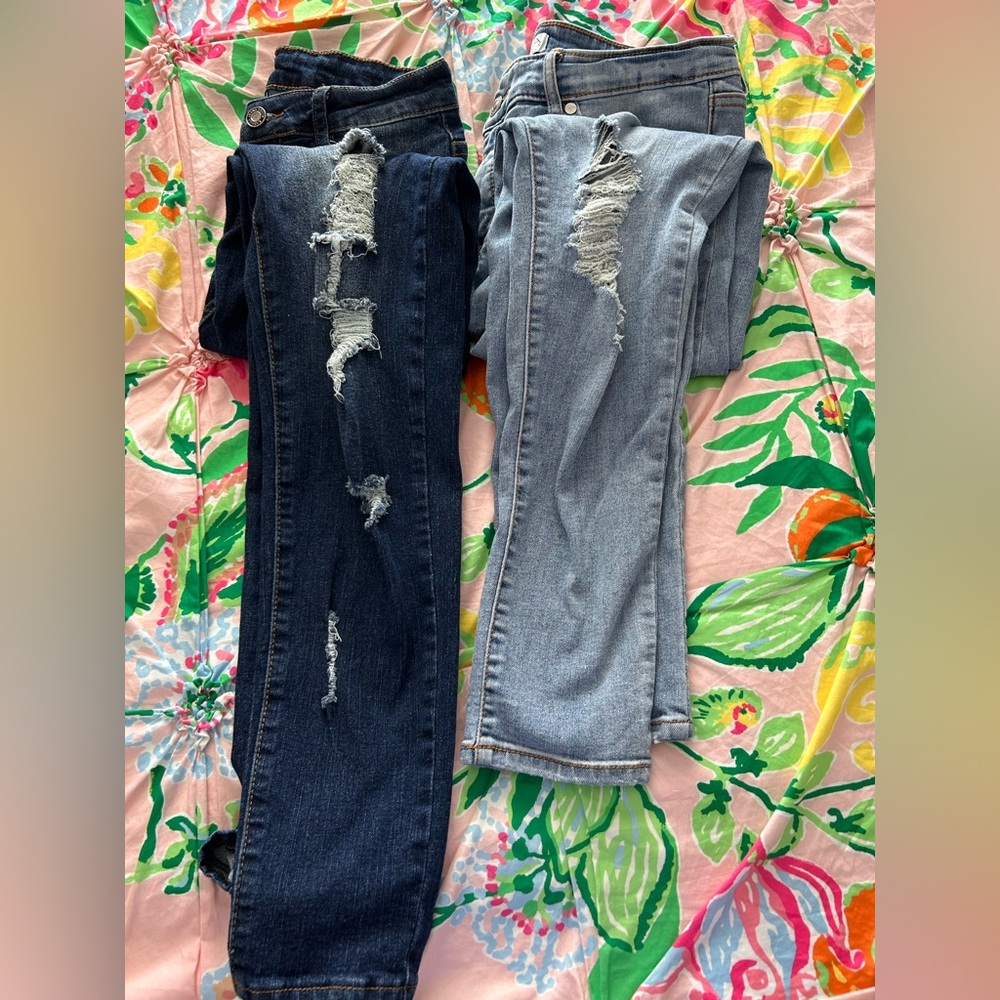 Lot of two ripped skinny jeans